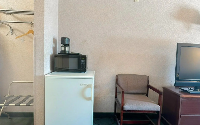 OYO Hotel East Macon I-75