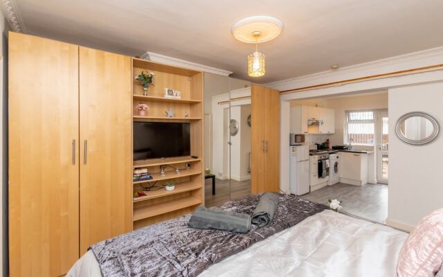 Luxury Codsall Studio