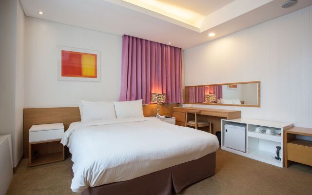 Pharos Hotel