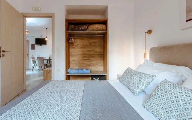 Deluxe Hotel