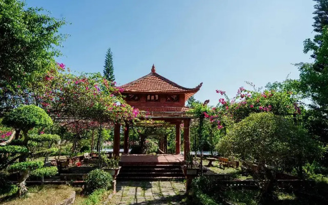 Bai Tu Long Mountain Resort