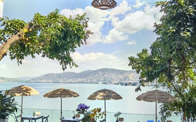 Wind Courtyard Seaview Inn