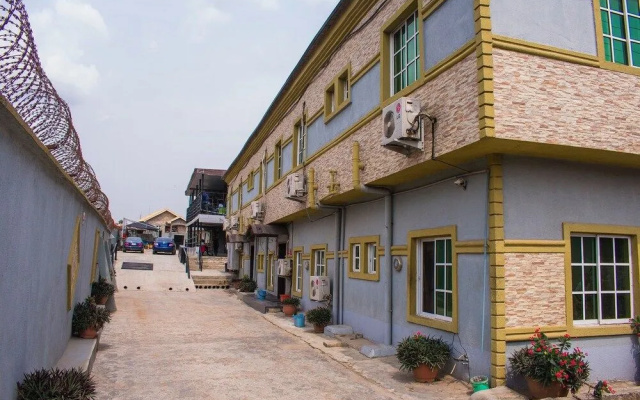 Adesuwa Royal Guest House Ketu