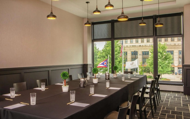 DoubleTree by Hilton Youngstown Downtown