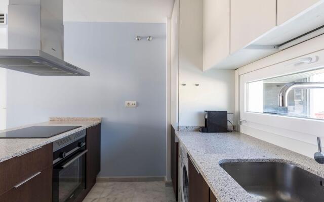 Apartment with spacious roof terrace and sea view