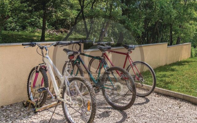 Stunning Home in Lovorno With Wifi and 5 Bedrooms