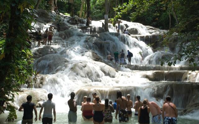 Ocho Rios Getaway Villa at The Palms