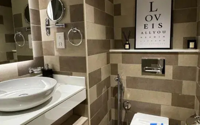 High-floor Studio | Atlantis view