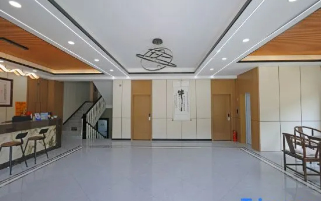 Shennongjia Plateau Red Homestay (Dajiuhu Pingqian Ancient Town Branch)