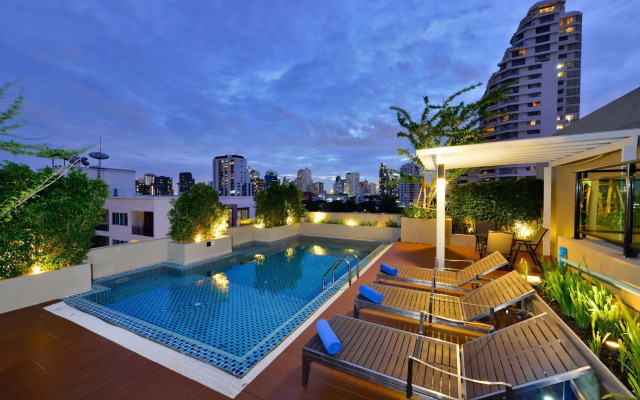 Отель Ramada by Wyndham Bangkok Ten Ekamai Residences