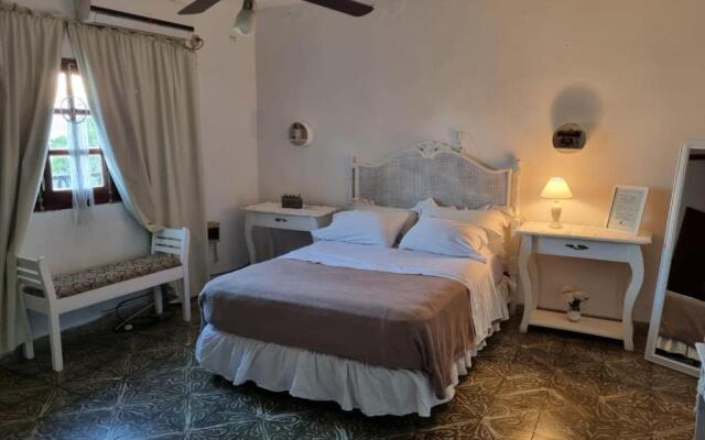 White House - Hospedaje con Desayuno