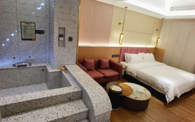 Royal Hot Spring Theme Inn