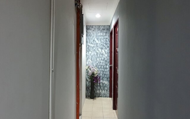 OYO 90997 Hoover Room