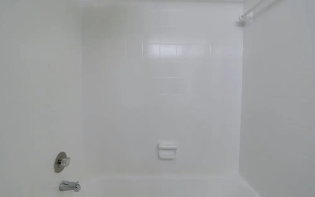 Modern Apt Near Airport & Metro