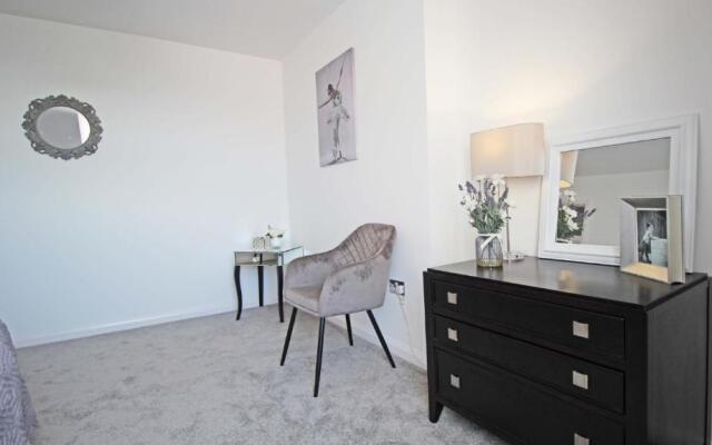 Sea front luxury apartment with sea views