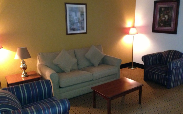 Brentwood Inn & Suites