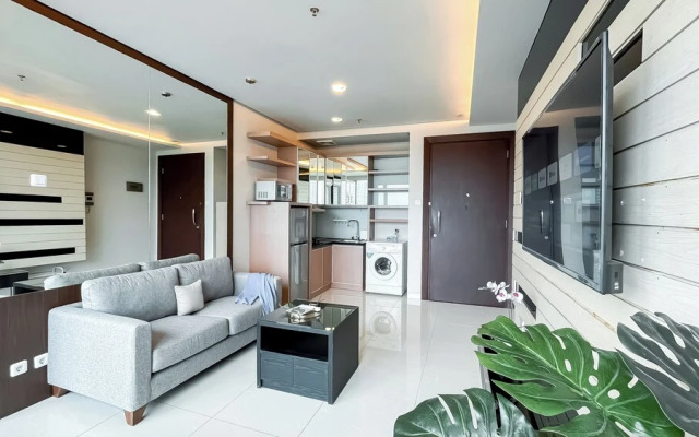 Spacious and Comfy Big Studio Apartment at Kemang Mansion