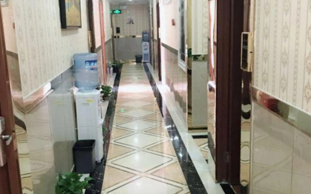 Jinfeng Hotel (Guangzhou Shangxiajiu Pedestrian Street Chenjiazhao Subway Station)