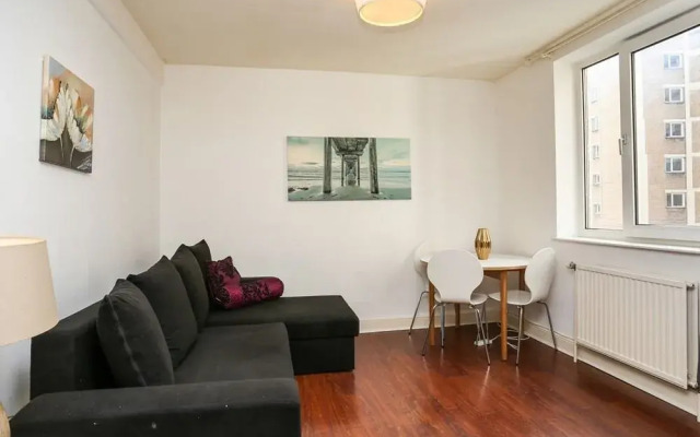 Sloane Avenue Apartment