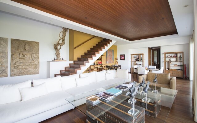 4-BR Seaview Villa with Large Pool at Surin Beach