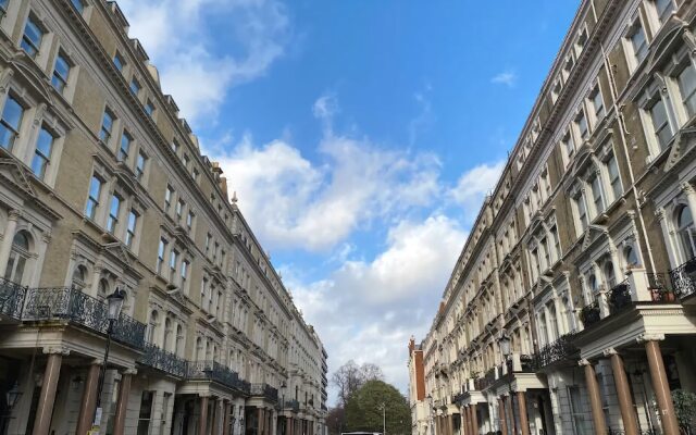 Unique Period Apartment In Kensington