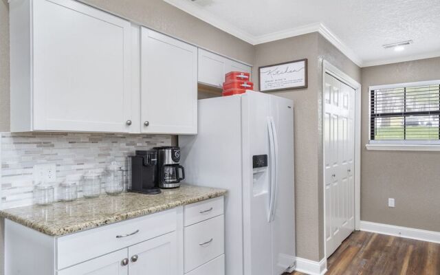 Makin' Memories - Community Pool