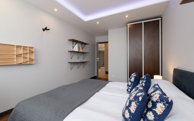Spacious Apartment Krakow by Renters
