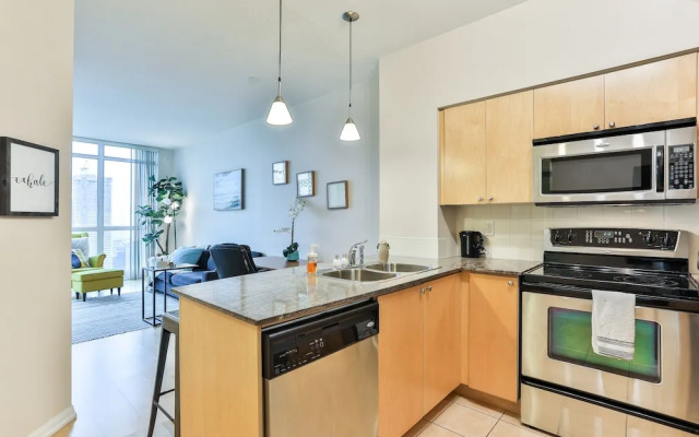 Vibrant Urban Condo 2Bed 2Bath