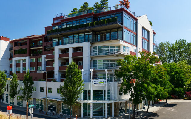 River's Edge Hotel Portland, Tapestry Collection by Hilton