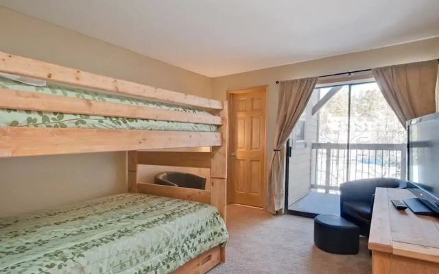 Longbranch 201 Condo with Pool & Hot Tub