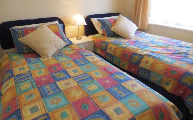 Midway Apartment, Close to Beach