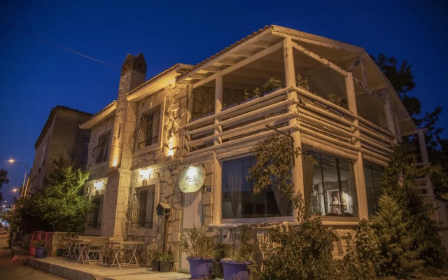 Seven Angels Hotel