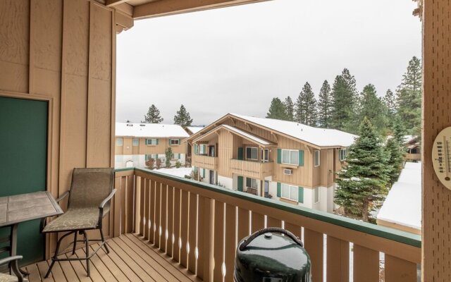 Suite Serenity 3 Bedroom Condo by NW Comfy Cabins by RedAwning