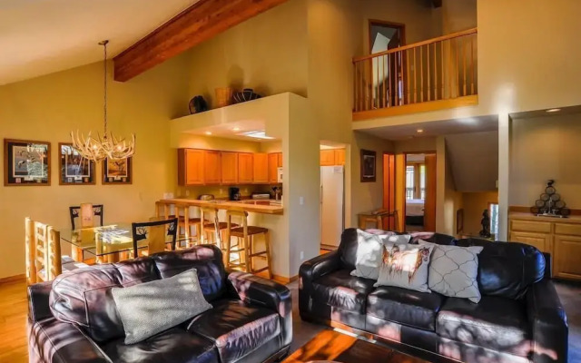 Highlander 324 Townhome with Private Hot Tub