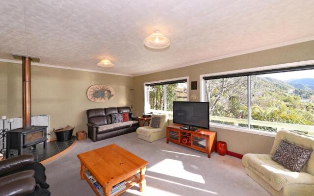 Mahakipawa Hideaway - Marlborough Sounds Holiday Home