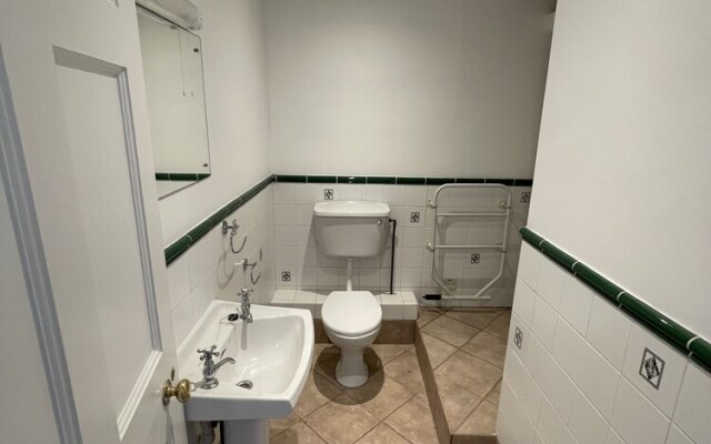 Leevin Hostel George