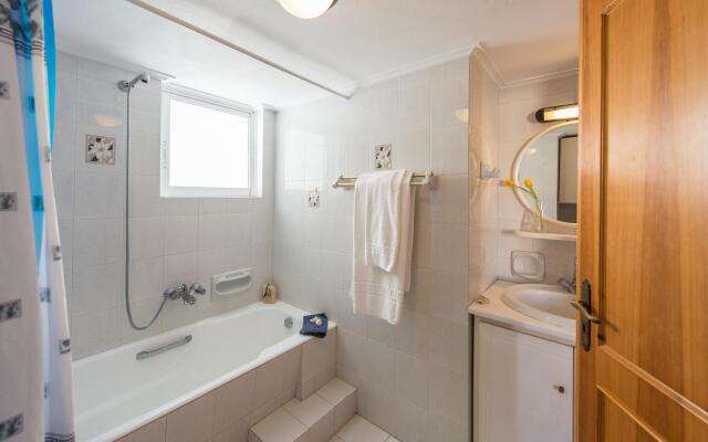 Rouladina Apt 3 in Stalos