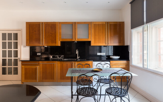 5-bedroom next to Selfridges