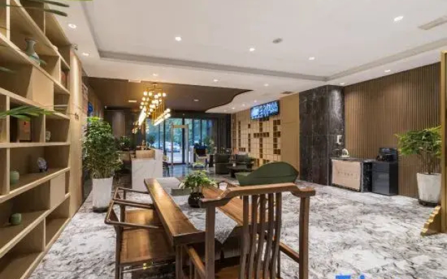 Yining  Riverside   Cloud  Hotel