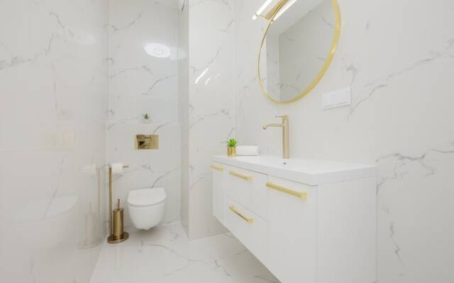 Modern With Parking by Renters Prestige