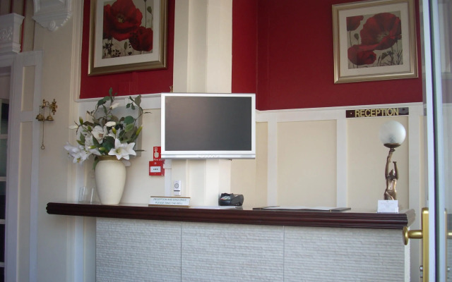 The Fossil Tree Hotel