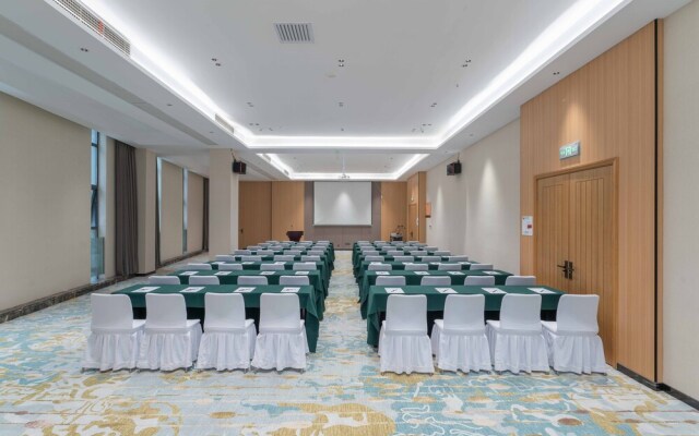 Holiday Inn Express Huangshi Cihu Lake by IHG