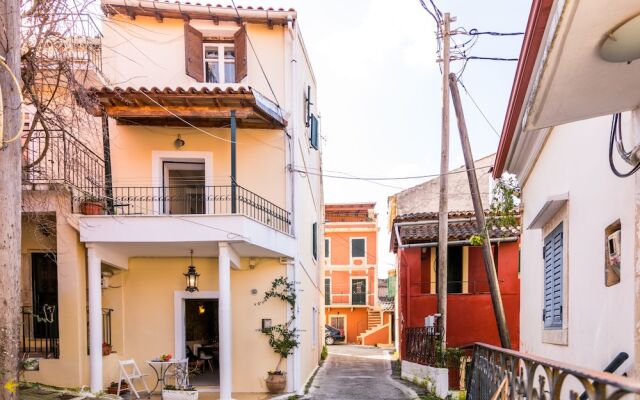 Nina's Traditional House by Estia