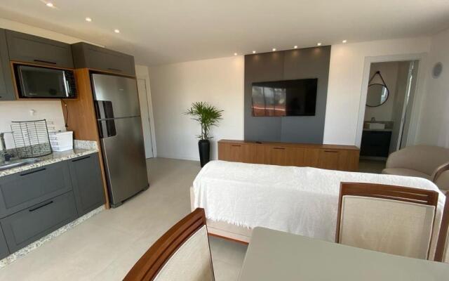 Apto c/churrasq na sacada em bombinhas RNA0303