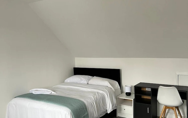 Remarkable 1-bed Studio Apartment in Redbridge