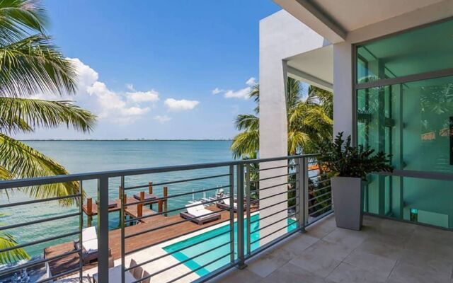 Villa Venetian Star