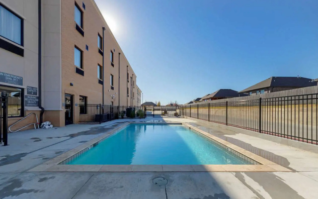 Comfort Inn & Suites Harrah