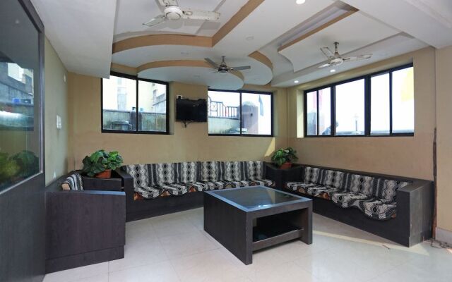 OYO 28314 Hotel Larica