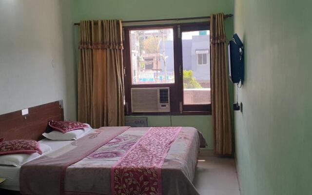 Hotel Holiday Comfort - 800 mts from Jallianwala Bagh, Amritsar