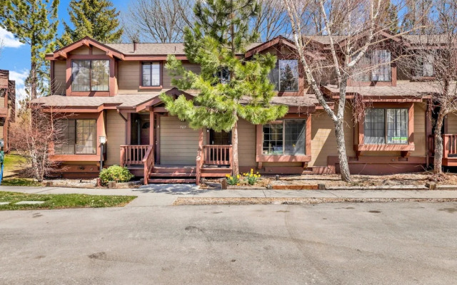 Woodland Retreat #2548